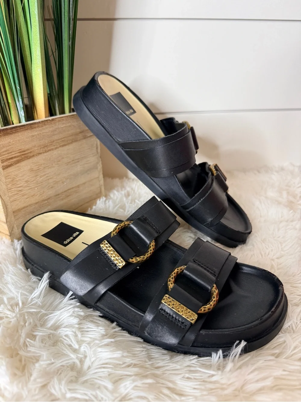 Dolce Vita Soya Leather Hammered Metal Chunky Strap Sandals Black Size 6.5